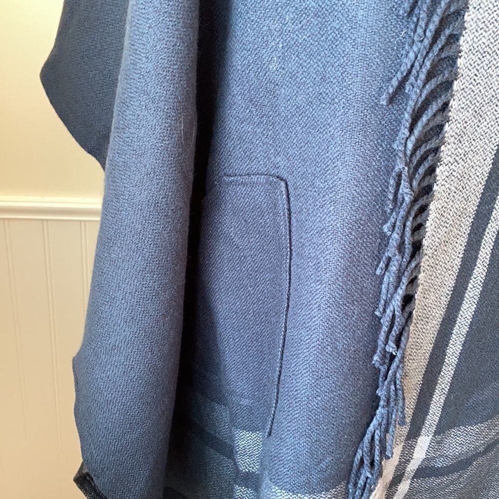 ECHO Fringe Wrap Shawl Blue OS NWT - Picture 6 of 9
